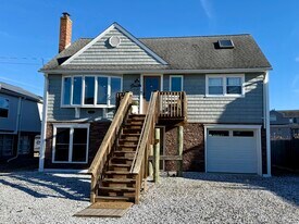 256 Alley Ave in Eagleswood, NJ - Building Photo