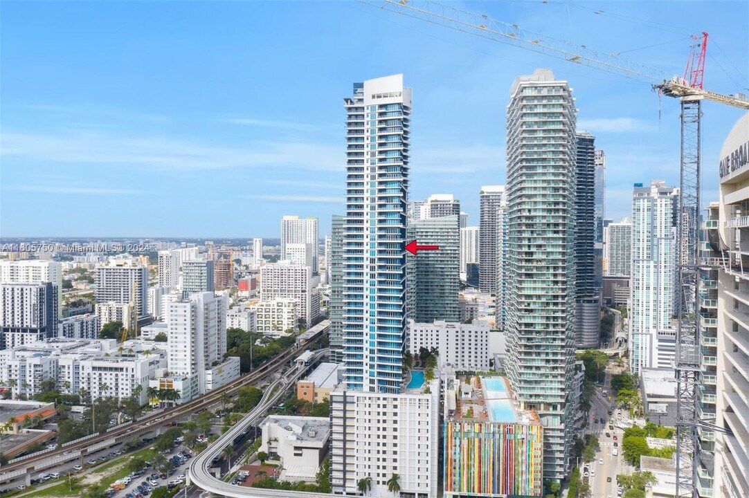 60 SW 13th St, Unit 2818 in Miami, FL - Foto de edificio