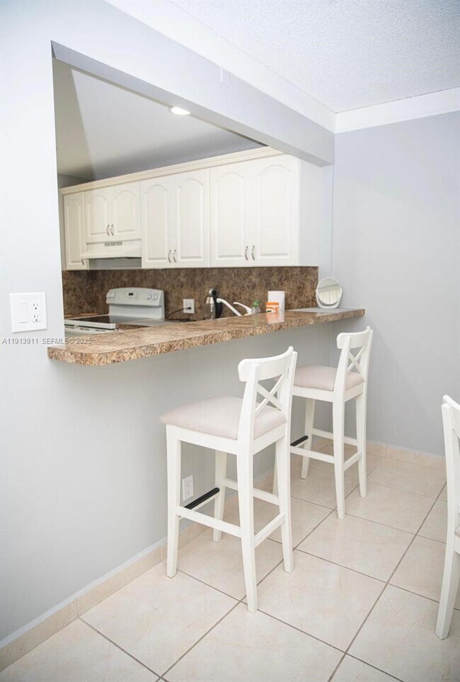 property at 3101 N Country Club Dr