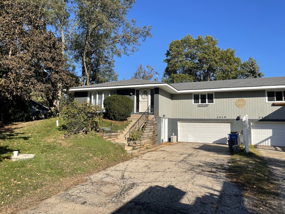 2419 White Oak Trail in Oregon, WI - Building Photo