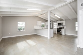 110 E Pine St in Davenport, FL - Building Photo - Building Photo