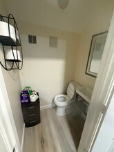 11 Forest Ave, Unit 11 Forest Ave in Everett, MA - Foto de edificio - Building Photo