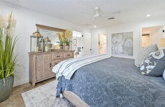 3105 Riviera Dr in Naples, FL - Building Photo - Building Photo