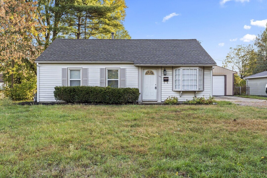 746 Lancaster Ave in Reynoldsburg, OH - Building Photo