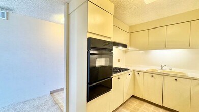 1600 Ala Moana Blvd in Honolulu, HI - Building Photo - Building Photo