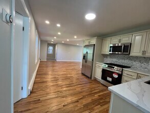30 Cross St E, Unit 2nd Floor in Hawthorne, NY - Building Photo - Building Photo