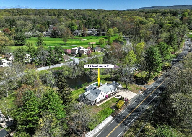 115 W Avon Rd in Farmington, CT - Building Photo - Building Photo