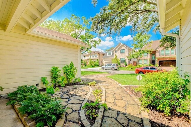4405 Effie St in Bellaire, TX - Building Photo - Building Photo