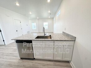 1070 Boardwalk Ave in Centerton, AR - Building Photo - Building Photo