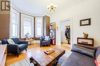 19 Churchill Ave in Toronto, ON - Building Photo - Building Photo