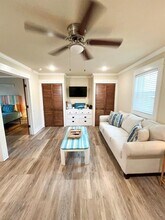 1820 Avenue O 1/2 in Galveston, TX - Foto de edificio - Building Photo