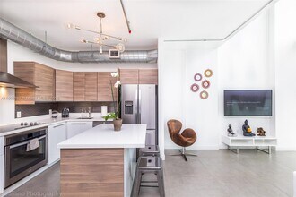 690 SW 1st Ct in Miami, FL - Building Photo - Building Photo