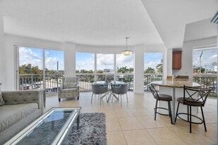7270 SW 88th St, Unit B203 in Kendall, FL - Building Photo