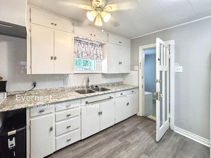 208 Florence Dr in Austin, TX - Building Photo