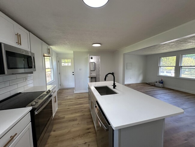 1307 Willow Rd in Greensboro, NC - Building Photo - Building Photo