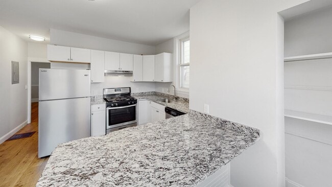 111 Falcon St, Unit 1 in Boston, MA - Building Photo - Building Photo