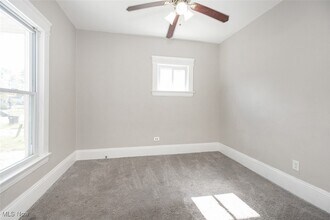 844 E 154th St in Cleveland, OH - Building Photo - Building Photo