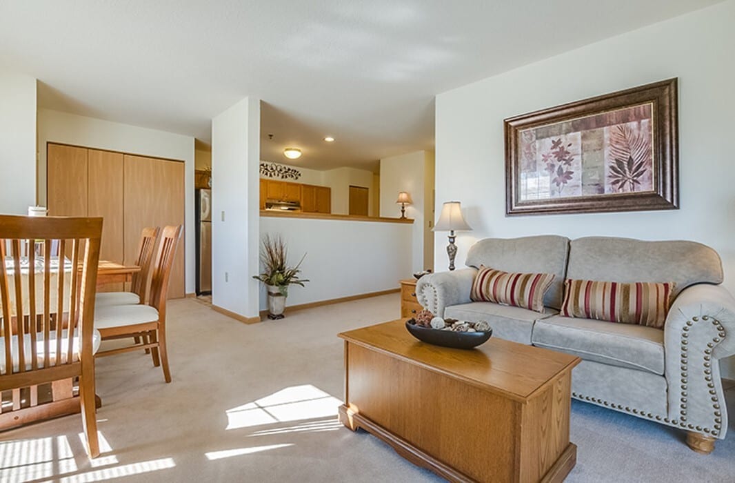 Manor Pointe - Senior Independent Living in Oak Creek, WI - Building Photo