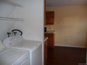 12 Shelley Ct in Middletown, NY - Building Photo - Building Photo