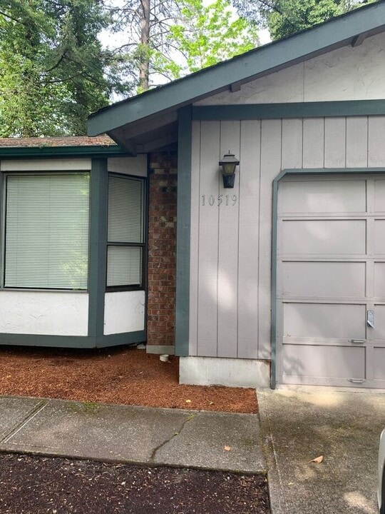 10519 36th St E in Edgewood, WA - Building Photo