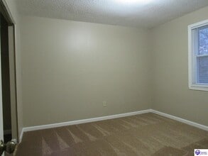 300 Berkley Ct in Radcliff, KY - Building Photo - Building Photo