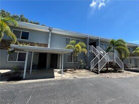 1825 Oak Ln in Ft. Myers, FL - Building Photo