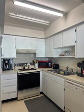 1750 Belleair Forest Dr in Belleair, FL - Building Photo - Building Photo