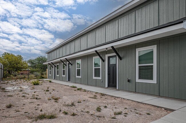 105 Texas Dr in Del Rio, TX - Building Photo - Building Photo