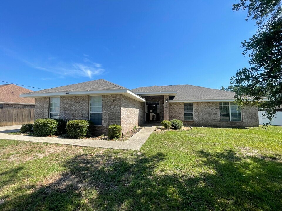 6655 Bryant Rd in Navarre, FL - Building Photo