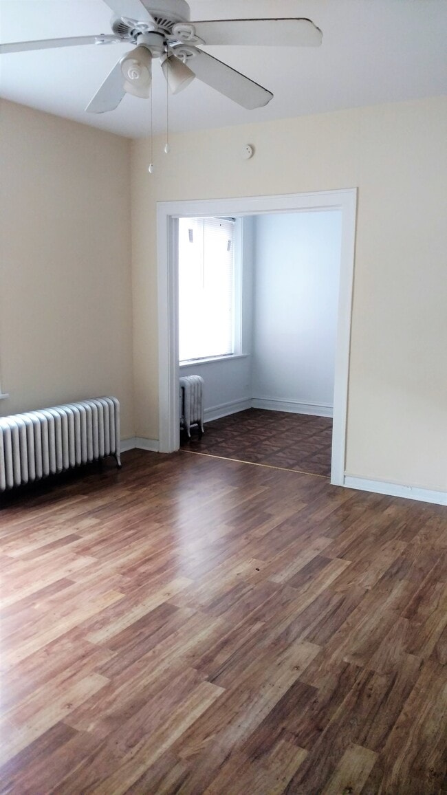 6913 N Lakewood Ave, Unit #402