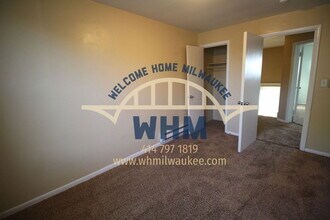 331 E Deer Pl in Milwaukee, WI - Building Photo - Building Photo
