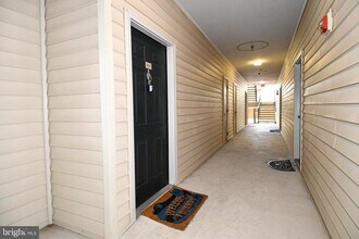 12108 Garden Grove Cir in Fairfax, VA - Building Photo - Building Photo