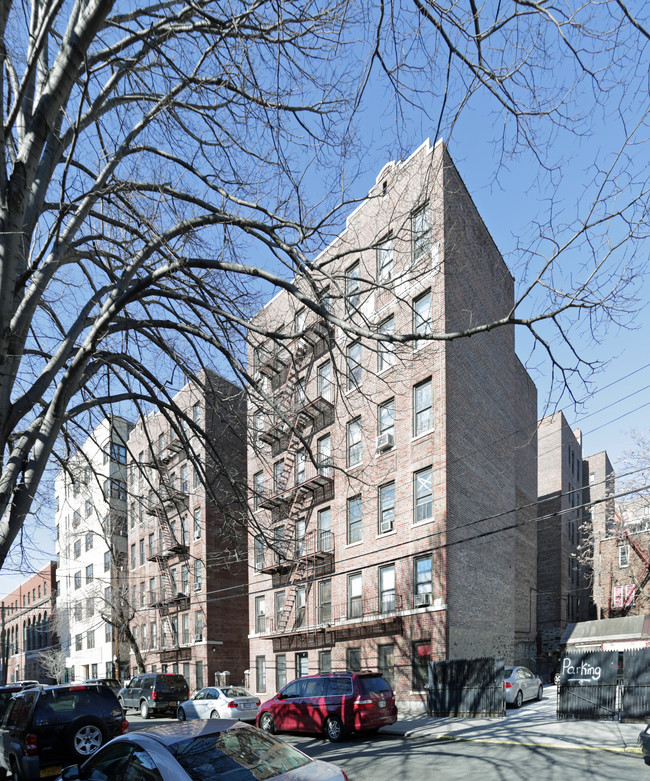 2565 Marion Ave in Bronx, NY - Building Photo - Building Photo