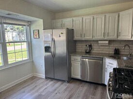 14 Albury Way in North Brunswick, NJ - Building Photo