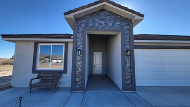 6801 Sandpebble St in Pahrump, NV - Building Photo - Building Photo