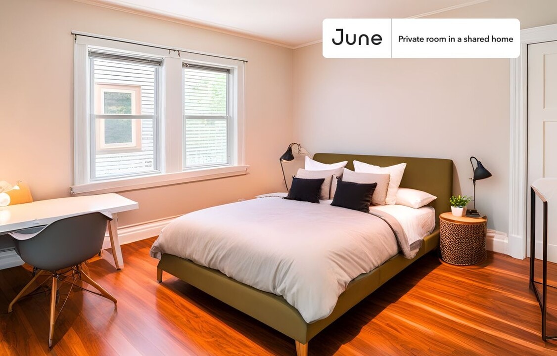 Private bedroom in 4 bed/1 bath Home in Boston, MA - Building Photo