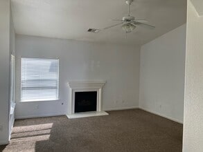 1575 Tulip St in Lemoore, CA - Building Photo - Building Photo