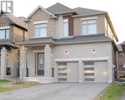 22 Sassafras Rd in Springwater, ON - Building Photo