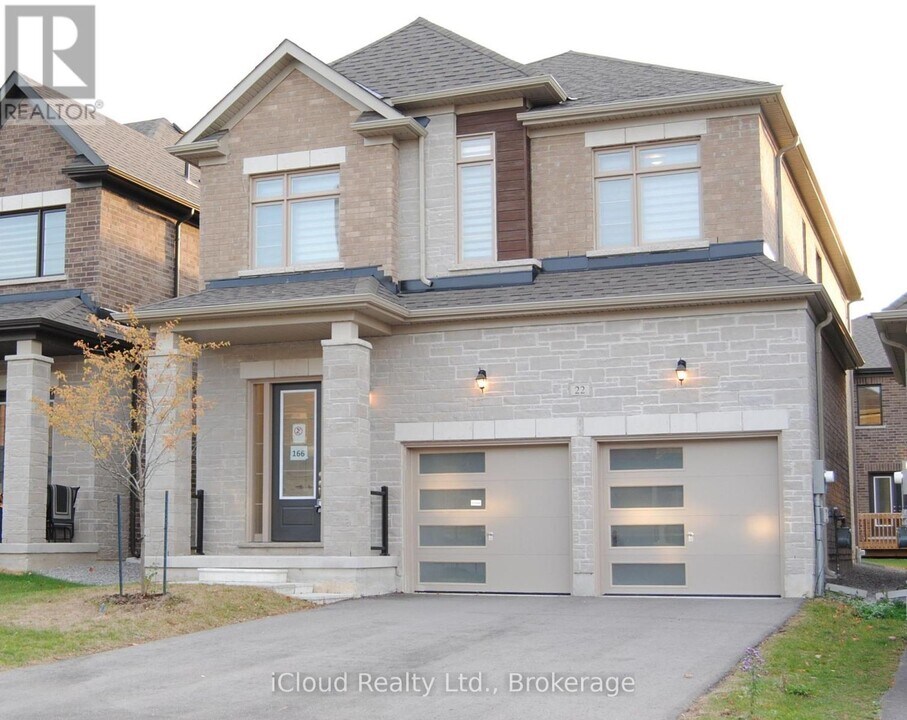22 Sassafras Rd in Springwater, ON - Building Photo