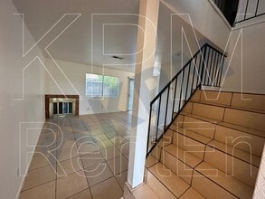 819 Dundee Wy in Stockton, CA - Building Photo - Building Photo