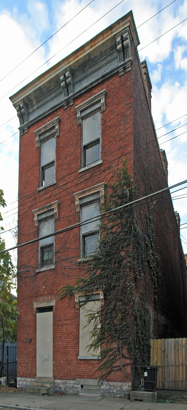 821 Livingston St in Cincinnati, OH - Building Photo - Building Photo