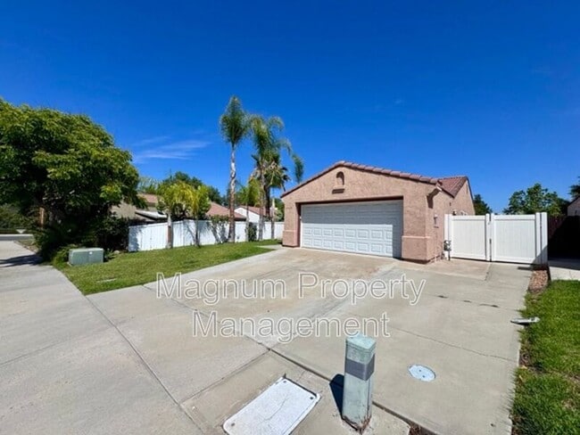 32418 Enriqueta Cir in Temecula, CA - Building Photo - Building Photo