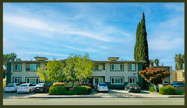 487 E Park Ave, Unit 487 East Park Avenue in El Cajon, CA - Foto de edificio - Building Photo