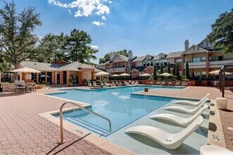 17250 Knoll Trail Dr in Dallas, TX - Building Photo - Building Photo