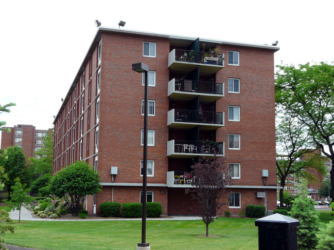 Regency Apartments in New Britain, CT - Building Photo - Building Photo