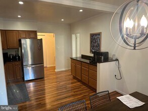 8 Gurteen Ct in Timonium, MD - Building Photo - Building Photo