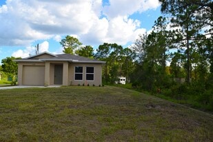 12481 Mizell Ave in Punta Gorda, FL - Building Photo