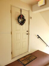 201 Foxtail Dr in Greenacres, FL - Foto de edificio - Building Photo