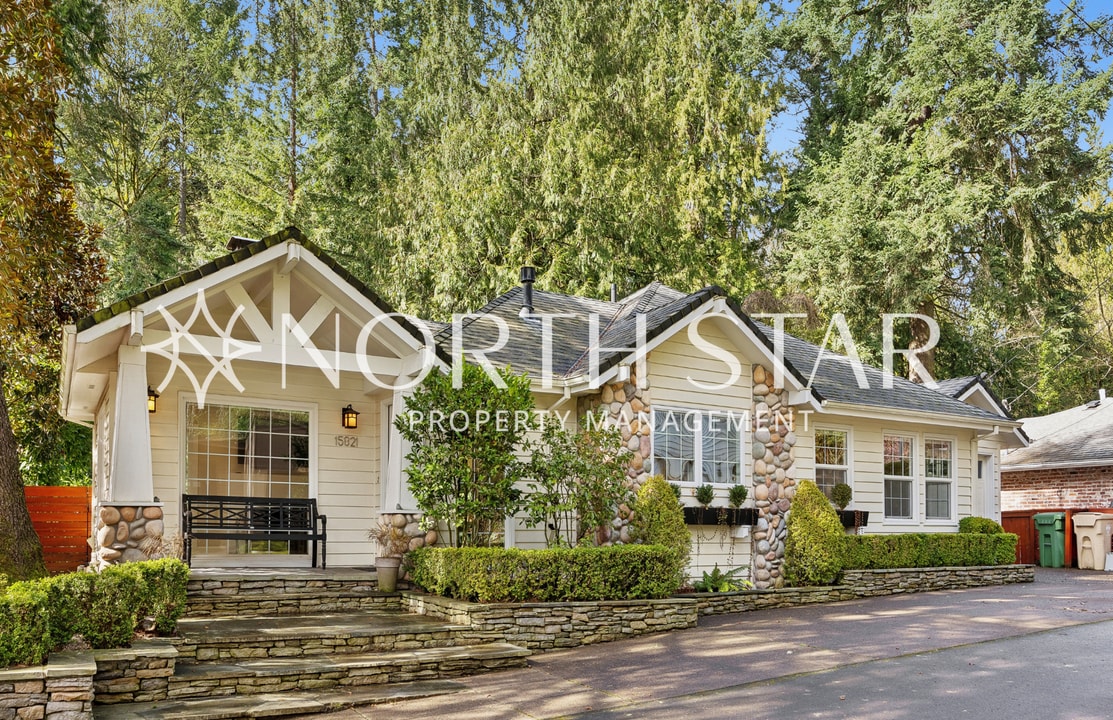 15821 Springbrook Ct in Lake Oswego, OR - Foto de edificio