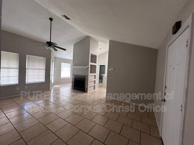 2805 Summer Ridge Dr in Corpus Christi, TX - Building Photo - Building Photo